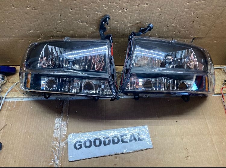#210 Fit 98-04 Durango/97-04 Dakota Black Amber Headlight