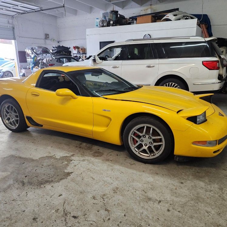 Chevy Corvette 2004,Mercedes SL(contact info removed)