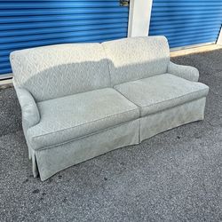 XL Loveseat‼️Made in High Point NC‼️Heavy Well Built‼️FREE DELIVERY IN HIGH POINT‼️$30‼️