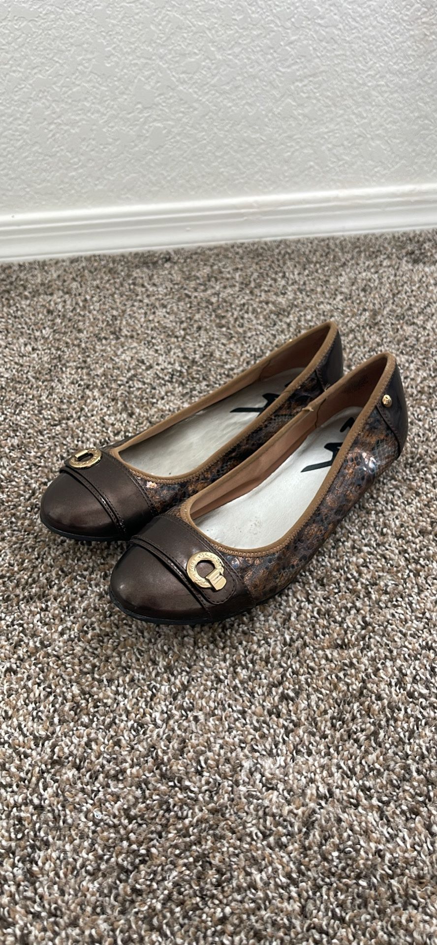 Anne Klein Sport women's ballet flats Gold Details SIZE 10