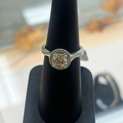 Lady’s Engagement Ring