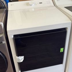 New  L G Washer And Gas Dryer Set 