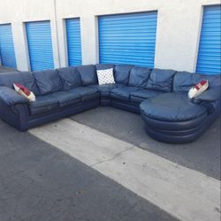 Leather sectional couch 🛋 very nice
