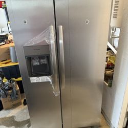 New Frigidaire Stainless Steel Refrigerator And Freezer 