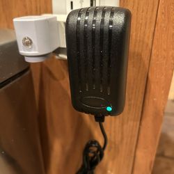 AC/DC Power Adapter with Output: 12V - 2A