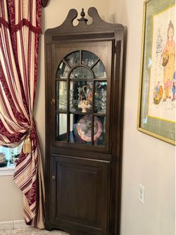 Caddy Corner Curio