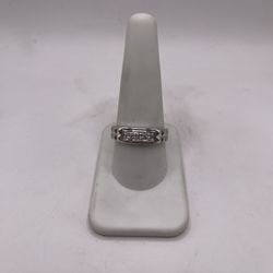 14kt Gold Engagement Style Band w/ Design