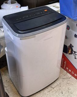 FRIGIDAIRE WINDOW FLOOR AC AIR CONDITIONER WITH ALL ATTACHMENTS WORKS PERFECTLY 