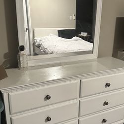 White Dresser!! 6 Drawers!