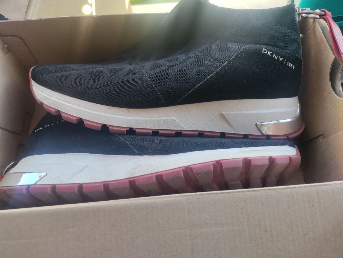 Women Shoes $35 Size 10m