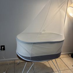 SNOO Smart Sleeper Bassinet W/ Mosquito Net