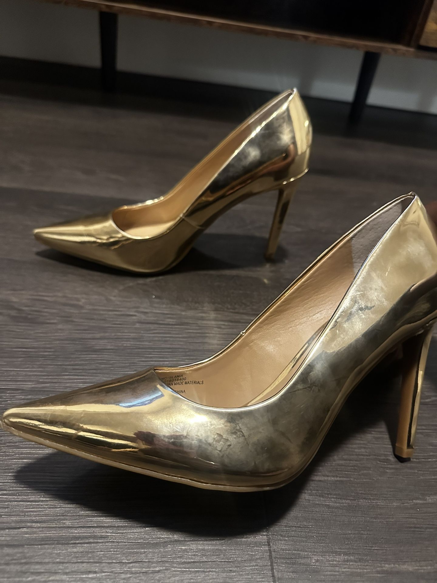 Gold Women’s pumps