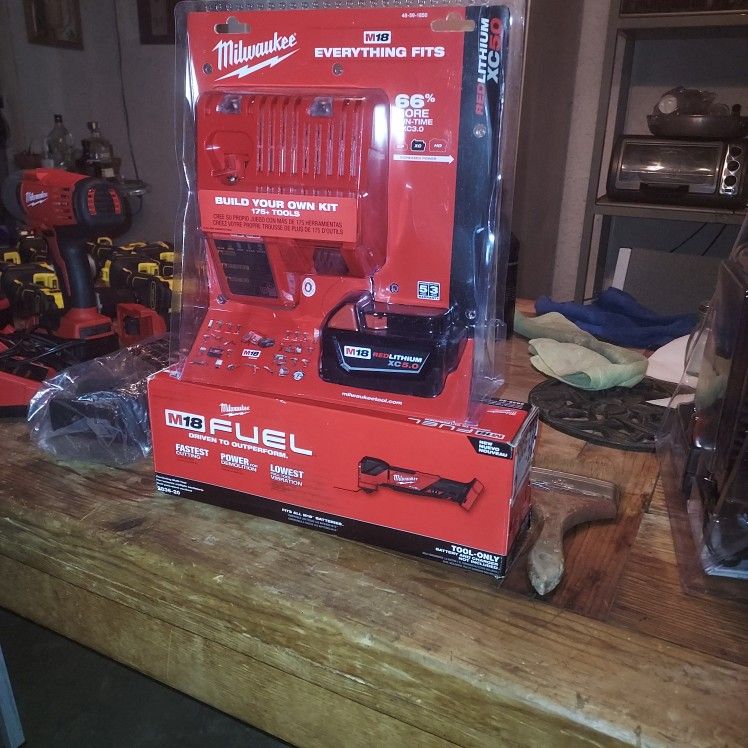 Milwaukee  Multitool  Fuel Brushless  Bundle W 5.0 Battery And Charger 