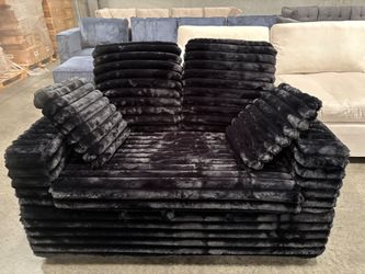 Black rabbit fur pull-out bed