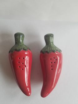 Red pepper salt and pepper shaker set
