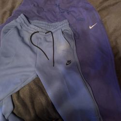 Random clothes Some nike tech and some nike 