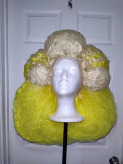 Wig for show