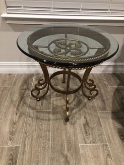 Round Wrought Iron End Table With Beveled Glass Top