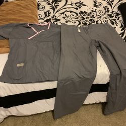 Women’s Scrubs 