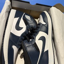 Jordan 1 Mid Navy