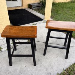 Set of 2 Barstools Like New 