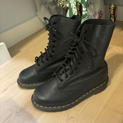 Dr. Martens 1460 Pascal Virginia Leather Lace Up Boots - Women’s Size 6