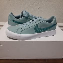 Nike Women's Size 8