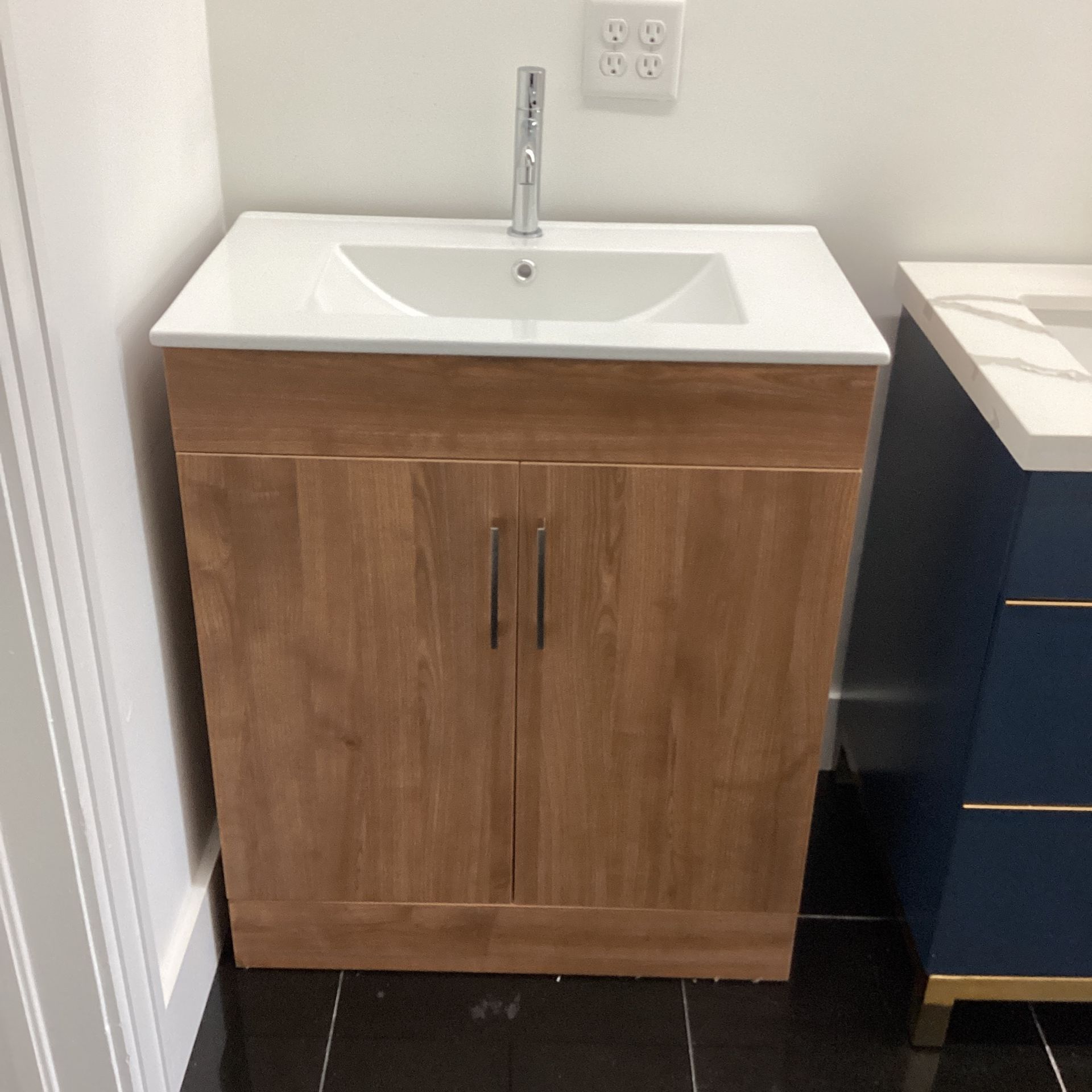 24” Bathroom Vanity for Sale in Boca Raton, FL OfferUp