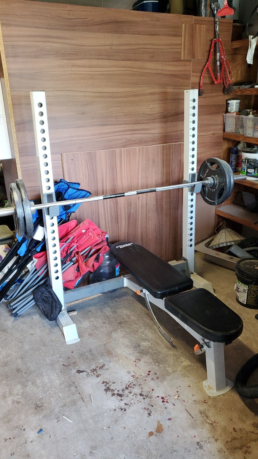 Bench press from fitness gear and 250lbs of weight