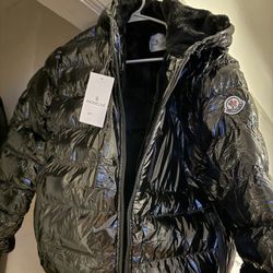 New Moncler Jacket 🧥 With Fur Just Arrived 