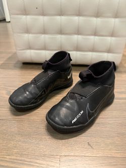 Nike Mercurial Superfly indoor soccer shoes size 1Y