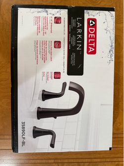 NEW  black matte Delta Larkin Bathroom Faucet