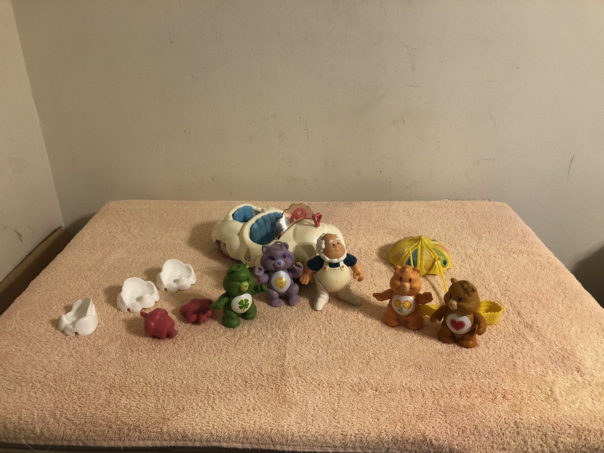 Vintage Care Bears Cloud Car Cloud Keeper 4 Figures Basket & Swing Lot