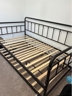 trundle bed , two twin mattress