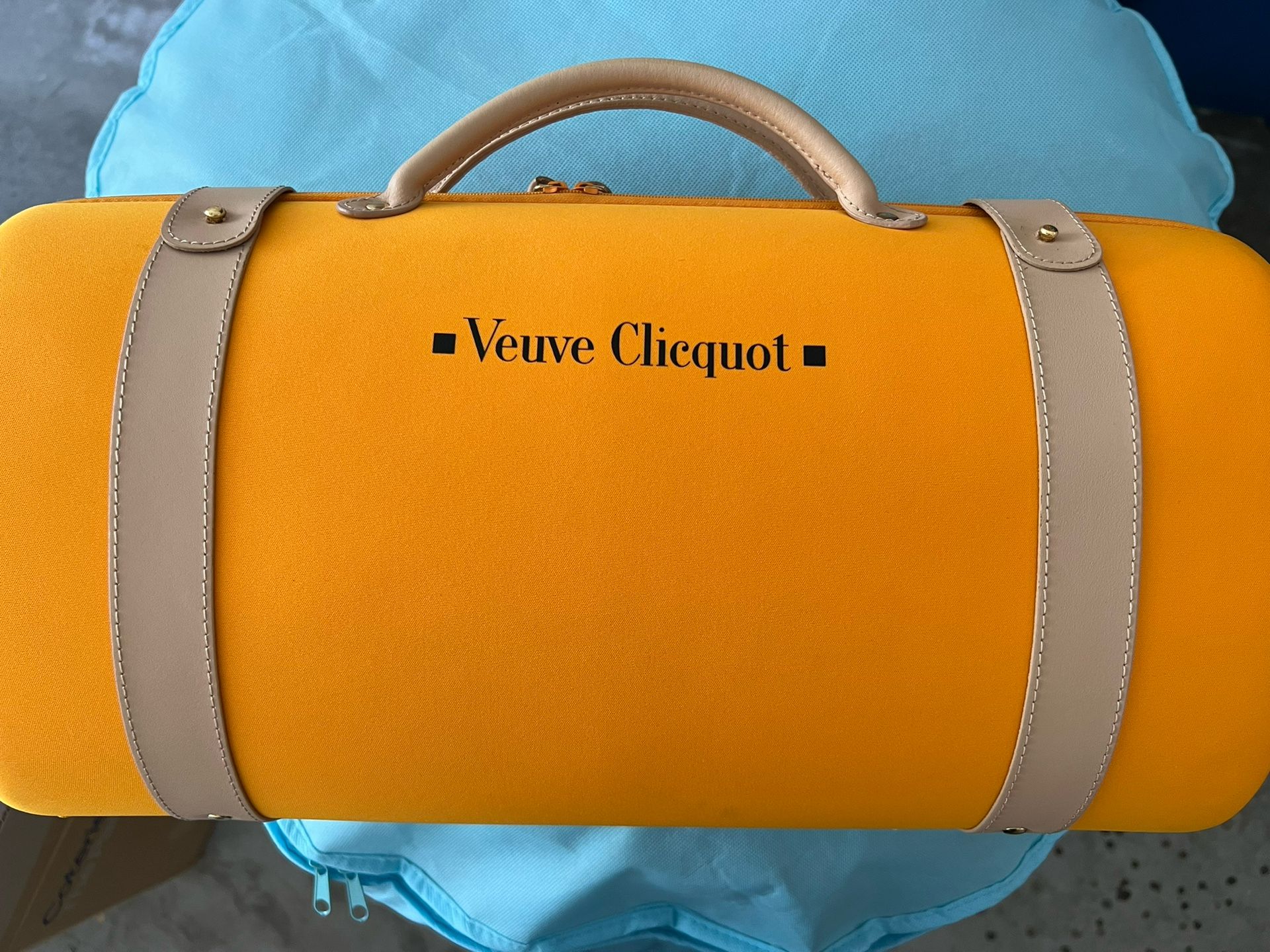 Veuve Clicquot Champagne Traveller Bag With 2 Flutes