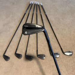 TAYLORMADE P790 IRON SET 4-PW BLACK RH DYNAMiC GOLD 105 S300 SHAFT (NEW)