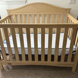 Graco Wooden Crib With Mattress