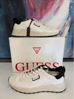 Tennis shoes