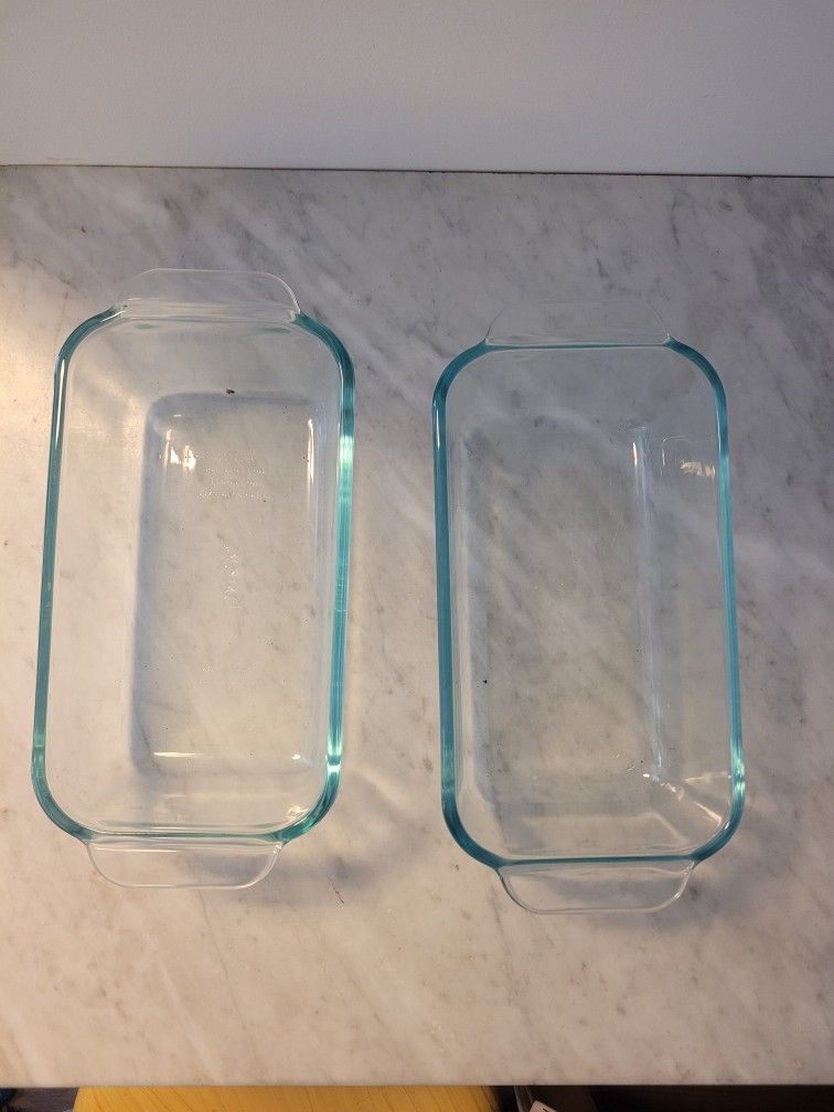 Pair of glass pyrex loaf dishes
