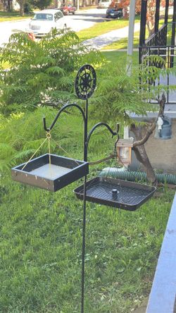 2 poles & 5 bird feeders