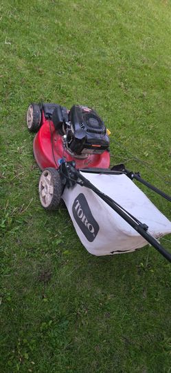 Toro Lawnmower 22inch 4 Cycle Self Propelled Side Discharge 6.75 Horse Power