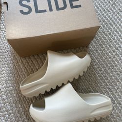 Yeezy Slides Bone Kids Size 1Y & 2Y