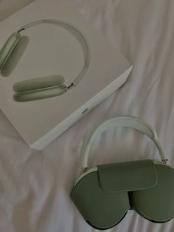 Apple AirPods Max (Green) – Like New with Smart Case & Original Box