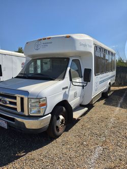 WELL MAINTAINED 2013 FORD E450 V10 GAS SHUTTLE BUS