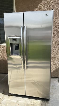 GE Stainless Steel Fridge 22.7 Cu ft