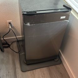 Used mini fridge 