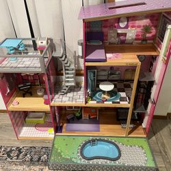 Kidkraft Uptown Dollhouse 