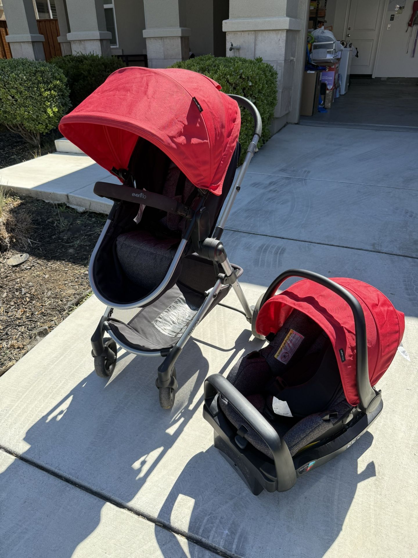 Evenflo Pivot Car Seat and Stroller