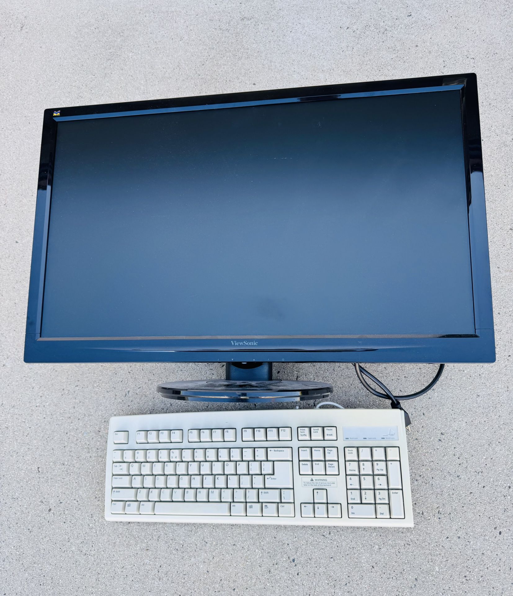 Computer Monitor With Keyboard