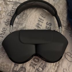 AirPod Maxes 